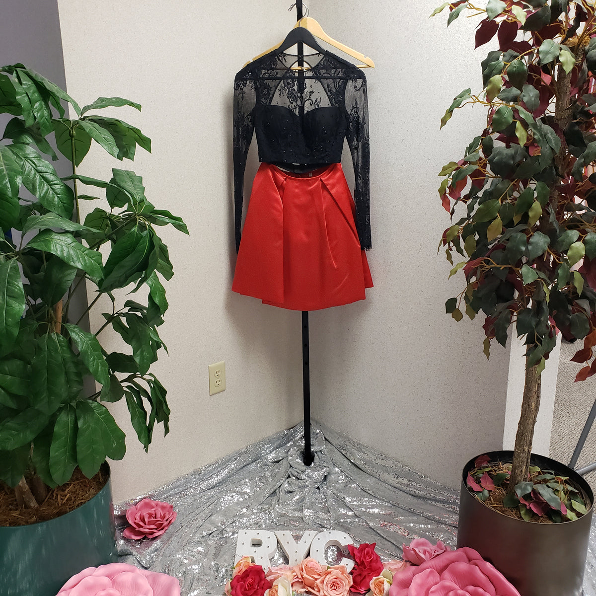 SHERRI HILL Style 50533 Size 00 Black/Red – Enchanted Formals