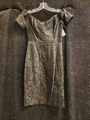ALL Style D854 Size 4 Black Brocade