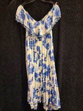SAKS 5TH AVE Style D909 Size 12 Ivory Blue Print