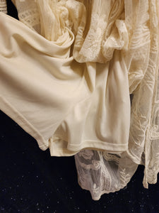 SOCIALITE Style D923 Size 8 Ivory Lace