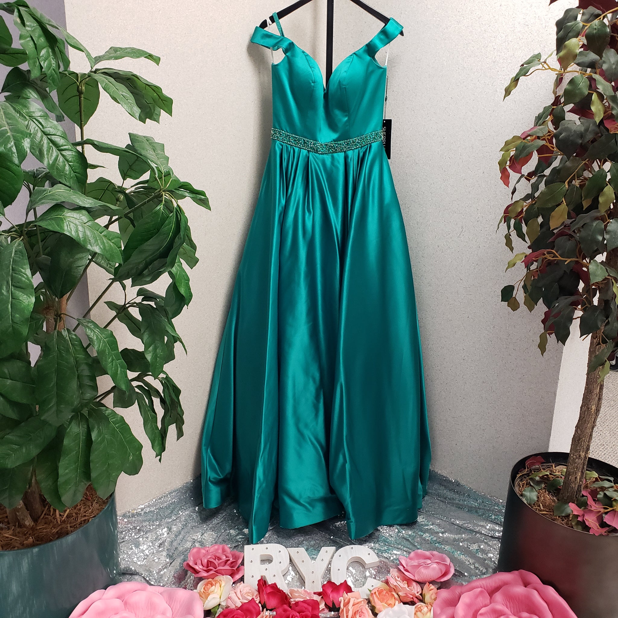 SHERRI HILL Style 51124 Size 8 Emerald Enchanted Formals SHERRI HILL Style 51124 Size 8 Emerald Enchanted Formals