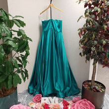 SHERRI HILL Style 50812 Size 18 Emerald