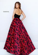 SHERRI HILL Style 50245 Size 2 Black/Red Print